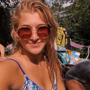 Meet your Posher, Ashley